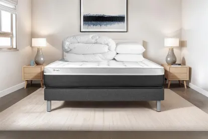 Pack lit complet 180x200 cm - Matelas + Sommier Gris (en kit) + 2 oreillers + Couette - Vital Soft